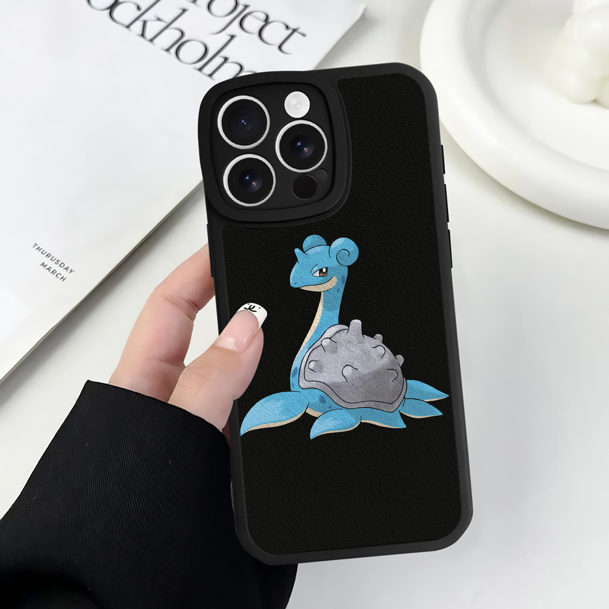 （画像用） ポケットモンスター Pokémon 【iPhone 16シリーズ対応】シリコンスマホケース（レザー調） 材質：シリコン